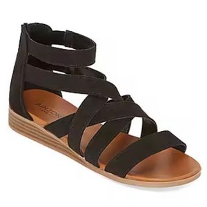 NIB Arizona Women’s Back Zip Terrain Strap Sandals